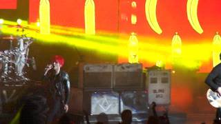 Gerard Way Singing quotFirst Datequot with Blink 182 91111 Detroit [upl. by Annaeed]