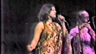 Runa Laila 1982 in Houston I love to sing for youMoin Akhtar intro [upl. by Gibun]