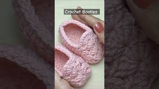 Crochet booties crochet booties crochettutorial crochetforbaby shorts [upl. by Theda]