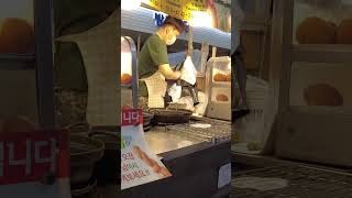 Korean chapssal doughnuts  Seoul street food 찹쌀도너츠 [upl. by Seidule]