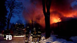 Berliner Feuerwehr  Feuer Wohnhaus  Altglienicke Auerswald Strasse  31012010 [upl. by Goldfinch]