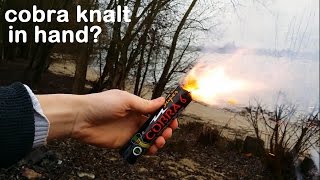 COBRA KNALT IN HAND STUNTEN MET VUURWERK HD [upl. by Harewood]