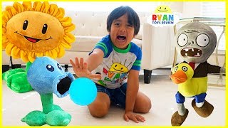 Plants vs Zombies Plush Garden Warfare Pretend Play with Ryan ToysReview [upl. by Aetnahs775]