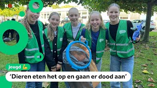 Honderden kinderen ruimen afval op [upl. by Annaicul]