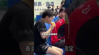 孙颖莎做梦也没想到，成时尚杂志首位运动员，访港还被排队签名 [upl. by Yraccaz]