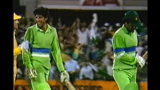 Imran Khan and Wasim Akram blast Pakistan to victory with the bat vs Australia ODI SCG 198990 [upl. by Ahsok]