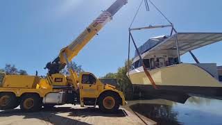 Timelapse of Lifting a 10 ton boat onto a truck [upl. by Eralcyram]