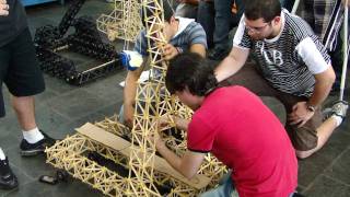 Disputa de Catapultas da Engenharia Mecânica da UNISANTA 20101  Parte 10 [upl. by Naujak]