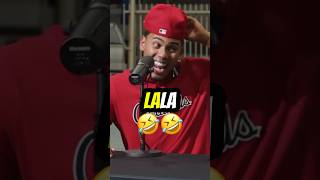 Myke Towers se asusta en plena entrevista 🤣 reggaeton trap rap myketowers puertorico [upl. by Adnilec]