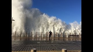 Paseo Nuevo San Sebastian Donostia 17 enero 2018 grandes olas [upl. by Aliab682]