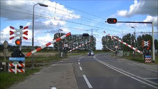 Spoorwegovergang Krabbendijke  Dutch railroad crossing [upl. by Rimat241]