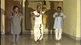 Guru Kelucharan Mohapatra teaches Shankara Varanam Pallavi 1984 [upl. by Torp3]