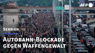 Serbien AutobahnBlockade nach Schusswaffenangriffen  AFP [upl. by Ddart]