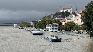 Bratislava aktuálna situácia Dunaj zaplavuje nábrežie pri Eurovei aj časť Petržalky [upl. by Zindman]