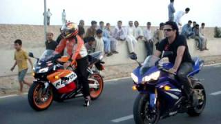 r1 2007 vs cbr 1000rr 2005 [upl. by Anoo]