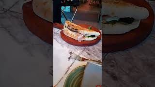 Calzone en restaurante Moma [upl. by Wain]