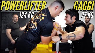 QUANTO È FORTE UN POWERLIFTER DI 124kg A BRACCIO DI FERRO IssaChikhou [upl. by Chipman]