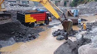 sand mining  excavator working to dig sand that contains a lot of rock material [upl. by Marena]