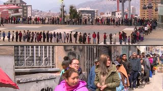 Bolivians queue in their thousands for chicken amid shortages  AFP [upl. by Metah]