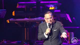 Gilberto Santa Rosa  Derroche En Vivo [upl. by Wilmer]