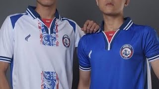 Arema FC Pamerkan Jersey Baru Liga 1 20242025  Ada Sentuhan Klasik Musim 19961997 [upl. by Remos]