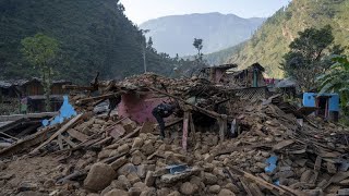 Incineración de los fallecidos en el terremoto registrado en Nepal [upl. by Rayner65]