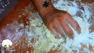 PASTA FRESCA ALLUOVO FATTA IN CASA COME FARE L IMPASTO E STENDERE LA SFOGLIA  FoodVlogger [upl. by Liggett298]