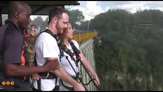 Bungee Jump en las cataratas Victoria Livingstone [upl. by Anaeed]