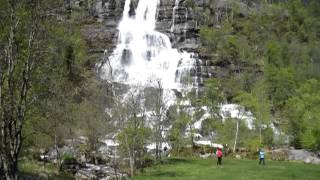 Cascada de Tvinde  Tvindefossen  Crucero Fiordos Noruegos [upl. by Ahsiemat422]