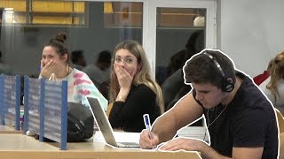 🔊Viendo TUTORIALES INCÓMODOS 😁 en la BIBLIOTECA 2 Cámara Oculta [upl. by Lesna]