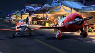 Aviones  Escena Dusty conoce a El Chupacabra  Disney Oficial [upl. by Ahseki568]