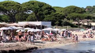 France 🇫🇷 StTropez Plage de Pampelonne 🏖️ large vue panoramique depuis la jetée de Tahiti Beach 🏖️ [upl. by Enelrae734]