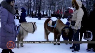 Рождественская ярмарка в Донецке хороводы и сувениры с символикой quotДНРquot [upl. by Odilo]