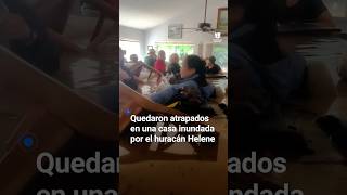 Estas personas quedaron atrapadas en una casa inundada por el huracán Helene [upl. by Ennailuj]