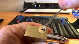 478 Vachette Assa Abloy Padlock Picked Open [upl. by Nitsrik]