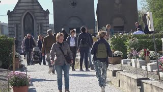 Commemorazione defunti cimiteri affollati [upl. by Fayette]