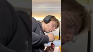 Världens billigaste flygbiljett✈️ challange humor video [upl. by Nirehtak]