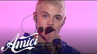 Amici 17  Biondo  Una carezza in un pugno  I serale [upl. by Ahsienod]