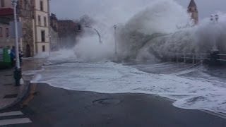 Gijón Olas gigantes arrasan costa cantábrica 2014 [upl. by Airdna650]