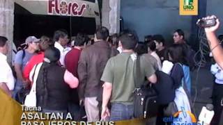 Asaltan a pasajeros de bus de transporte Flores Hermanos en Tacna [upl. by Eva]