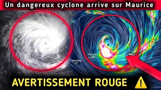 Le fort cyclone Eleanor se dirige maintenant vers Maurice  Avertissement de classe 3 en vigueur [upl. by Atenahs308]