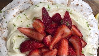 Pavlova de crema de limón y frutillas [upl. by Delaine26]