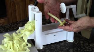 Paderno World Cuisine A4982799 Tri Blade Plastic Spiral Vegetable Slicer 2 [upl. by Lust]