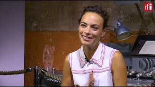 Entrevista con la actriz Berenice Bejo [upl. by Enylekcaj]