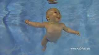 Babyschwimmen Unterwasserfotos im Babyschwimmkurs [upl. by Alin270]