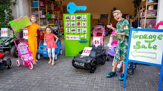 Cinq enfants jouent avec des voitures lors dune vente de garage [upl. by Mak19]