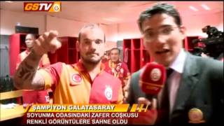 Sneijder groet vrienden uit Utrecht tijdens feestvreugde Galatasaray [upl. by Chandra837]