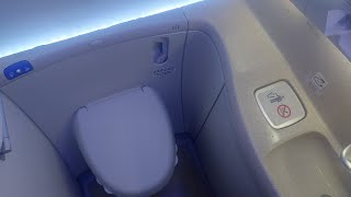 246 Airplane toilet ✈️ Vietnam Airlines Boeing 7879 Dreamliner unisex lavatory [upl. by Seldun239]