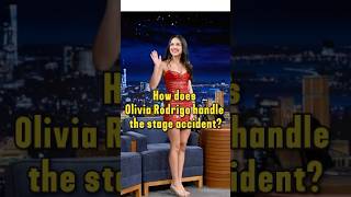 How does Olivia Rodrigo handle the stage accidentcelebrity oliviarodrigo gutstour music us [upl. by Lumbard]