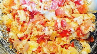 SCRAMBLED FRIED EGGS WITH ONIONS AND TOMATOES super easy [upl. by Nomolas]